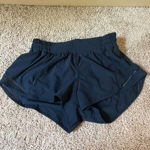 Lululemon Hotty Hot LR Short 2.5 inch